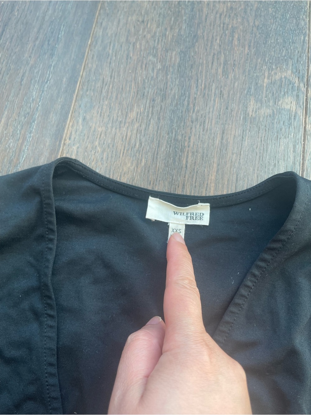 Aritzia Wilfred Black V-Neck Tank